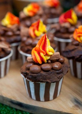 Muffins backen auf dem Feuer im Kindertreff JoJo
